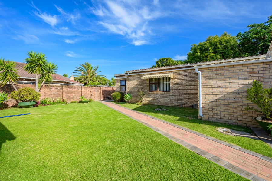 5 Bedroom Property for Sale in Walmer Downs Eastern Cape